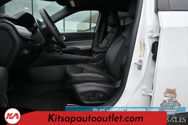 2024 Jeep Compass Latitude / 4X4 / Driver Assist & Convenience Group / Auto Start / Power & Heated Seats / Heated Steering Wheel / Adaptive Cruise / Lane Depart & Blind Spot / Apple CarPlay & Android Auto / 360 Camera / 32 MPG / 1-Owner Banglore