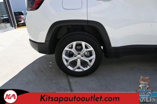 2024 Jeep Compass Latitude / 4X4 / Driver Assist & Convenience Group / Auto Start / Power & Heated Seats / Heated Steering Wheel / Adaptive Cruise / Lane Depart & Blind Spot / Apple CarPlay & Android Auto / 360 Camera / 32 MPG / 1-Owner Banglore