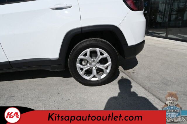 2024 Jeep Compass Latitude / 4X4 / Driver Assist & Convenience Group / Auto Start / Power & Heated Seats / Heated Steering Wheel / Adaptive Cruise / Lane Depart & Blind Spot / Apple CarPlay & Android Auto / 360 Camera / 32 MPG / 1-Owner Banglore