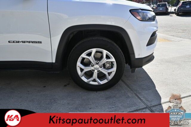 2024 Jeep Compass Latitude / 4X4 / Driver Assist & Convenience Group / Auto Start / Power & Heated Seats / Heated Steering Wheel / Adaptive Cruise / Lane Depart & Blind Spot / Apple CarPlay & Android Auto / 360 Camera / 32 MPG / 1-Owner Banglore