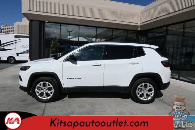 2024 Jeep Compass Latitude / 4X4 / Driver Assist & Convenience Group / Auto Start / Power & Heated Seats / Heated Steering Wheel / Adaptive Cruise / Lane Depart & Blind Spot / Apple CarPlay & Android Auto / 360 Camera / 32 MPG / 1-Owner Banglore