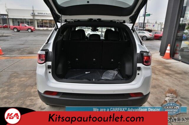 2024 Jeep Compass Latitude / 4X4 / Driver Assist & Convenience Group / Auto Start / Power & Heated Seats / Heated Steering Wheel / Adaptive Cruise / Lane Depart & Blind Spot / Apple CarPlay & Android Auto / 360 Camera / 32 MPG / 1-Owner Banglore