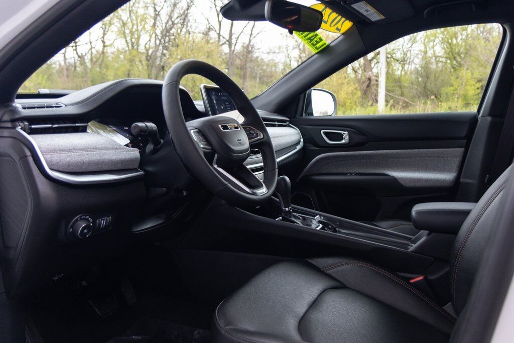 2024 Jeep Compass Latitude Lux Kenosha WI