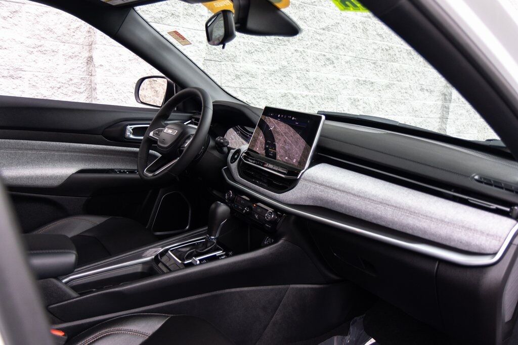 2024 Jeep Compass Latitude Lux Kenosha WI
