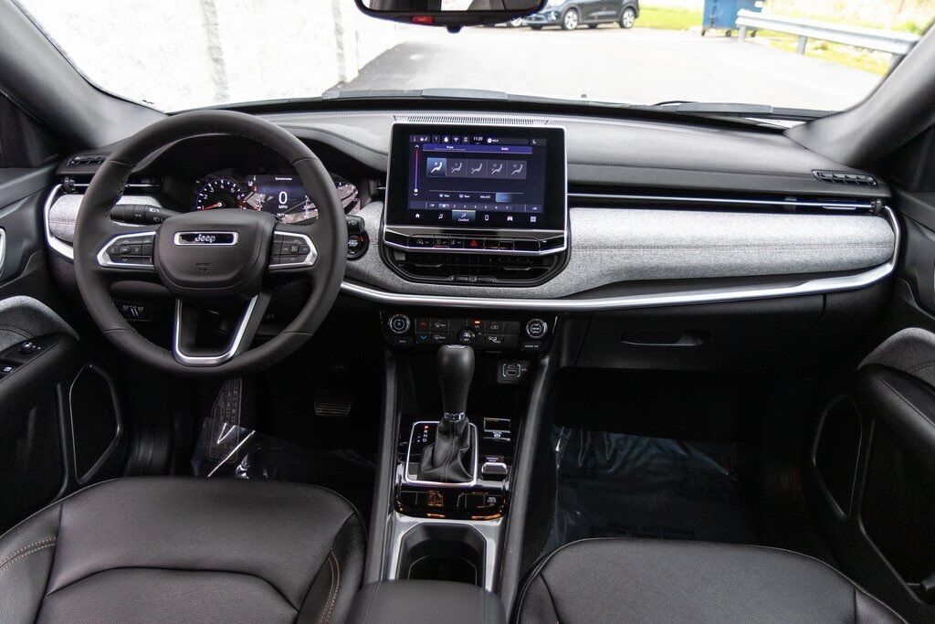 2024 Jeep Compass Latitude Lux Kenosha WI