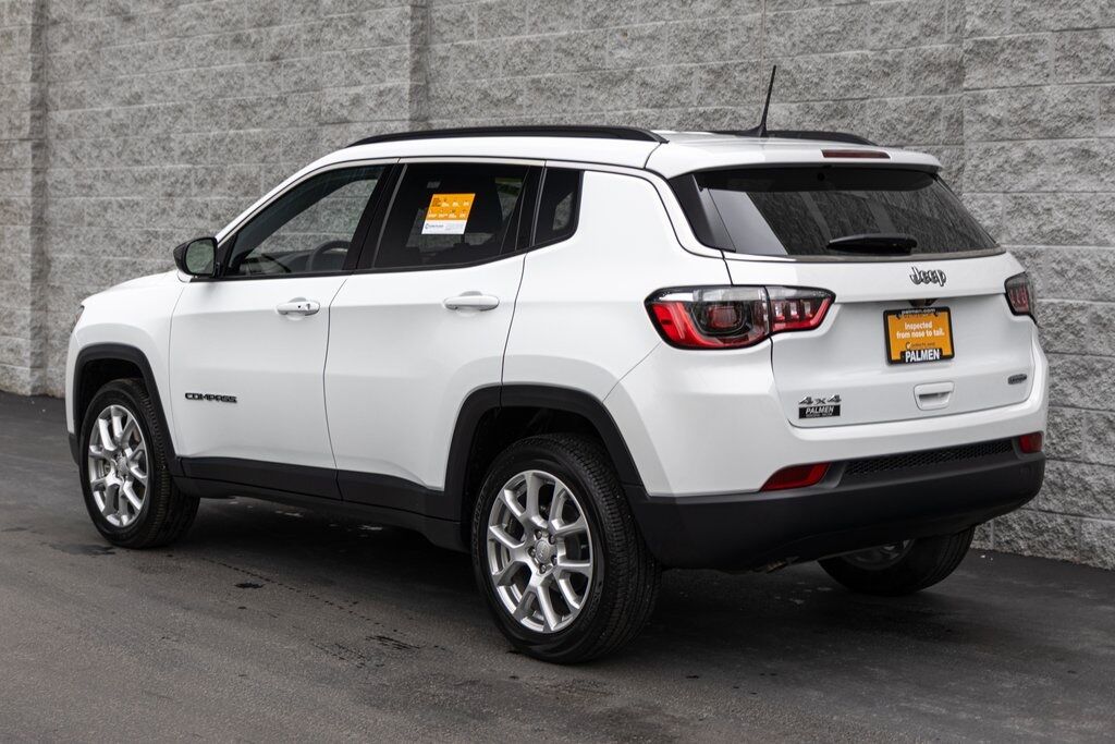 2024 Jeep Compass Latitude Lux Kenosha WI