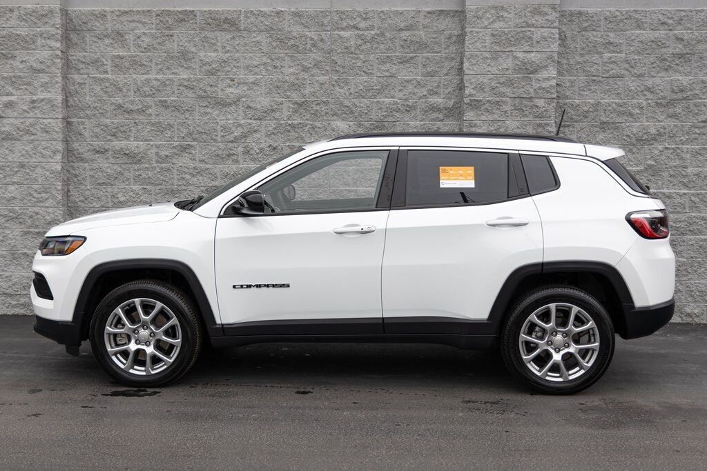 2024 Jeep Compass Latitude Lux Kenosha WI