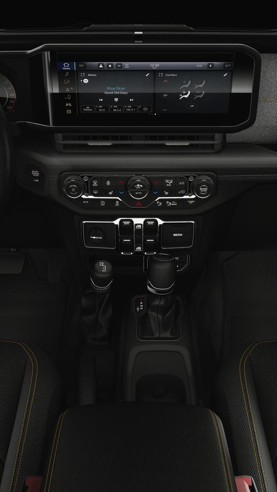 2024 Jeep Wrangler 4-DOOR SAHARA Racine WI