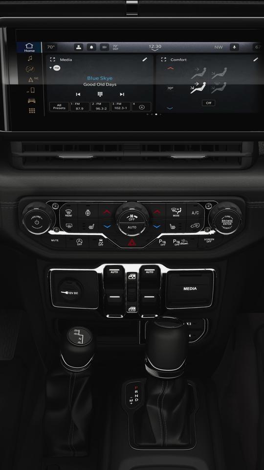 2024 Jeep Wrangler 4-DOOR SAHARA Racine WI