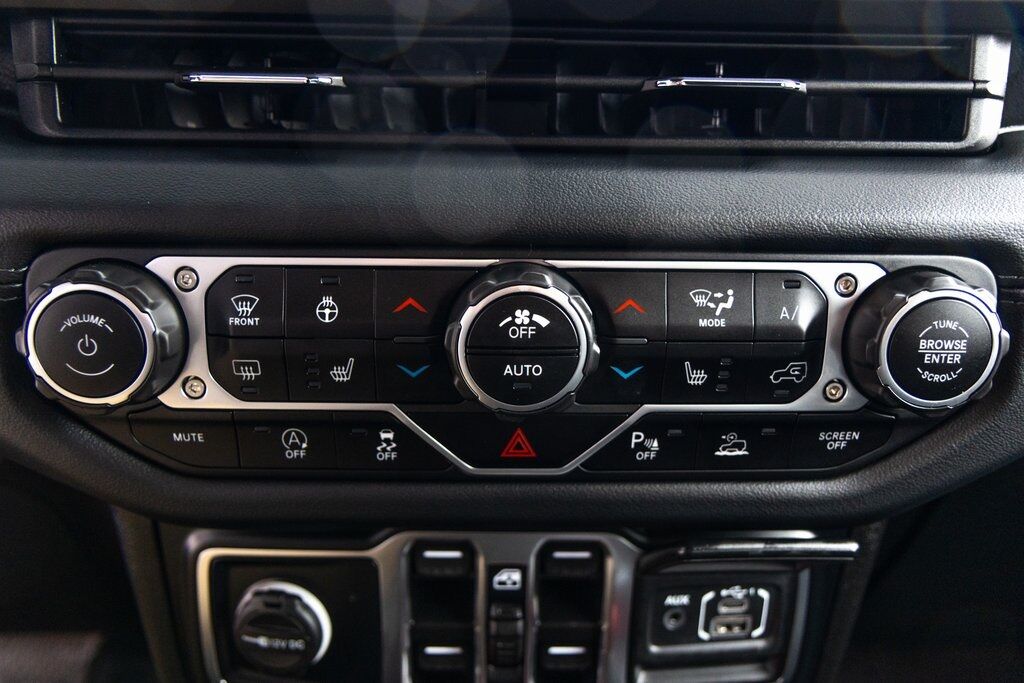 2024 Jeep Wrangler Sahara Kenosha WI