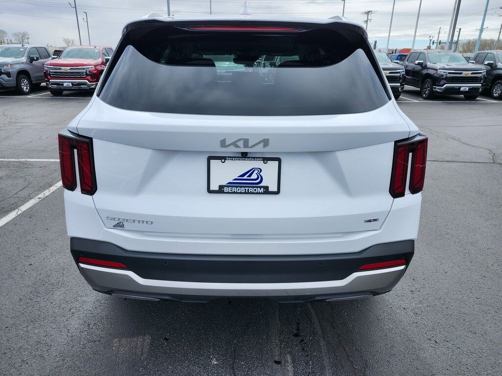2024 Kia Sorento S Green Bay WI