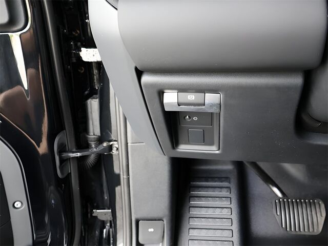 2024 Land Rover Defender 110 X-Dynamic SE Merriam KS