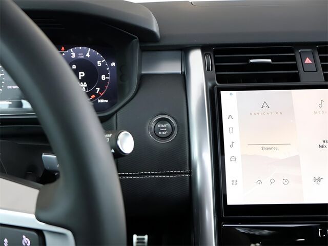 2024 Land Rover Discovery Dynamic SE Merriam KS