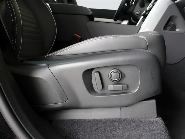 2024 Land Rover Discovery Dynamic SE Merriam KS