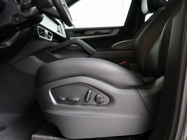 2024 Porsche Cayenne  Merriam KS