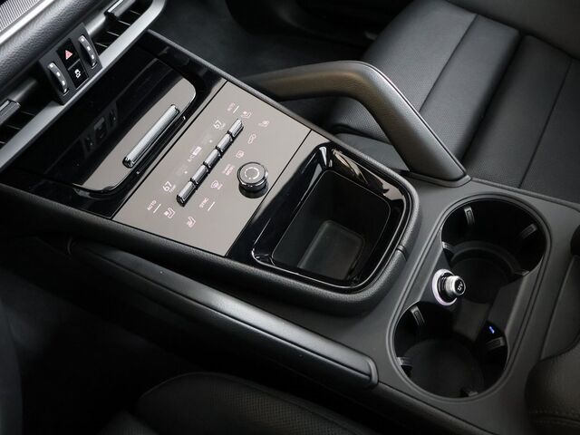 2024 Porsche Cayenne  Merriam KS