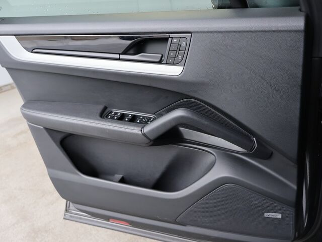 2024 Porsche Cayenne  Merriam KS