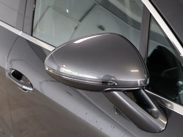 2024 Porsche Macan  Merriam KS