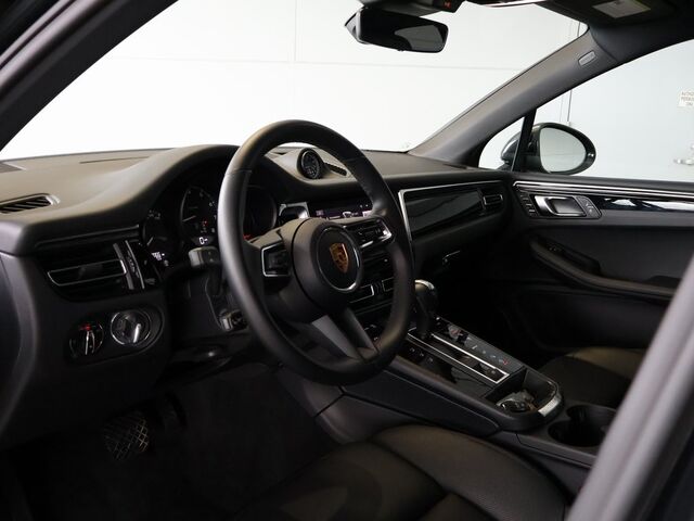 2024 Porsche Macan  Merriam KS