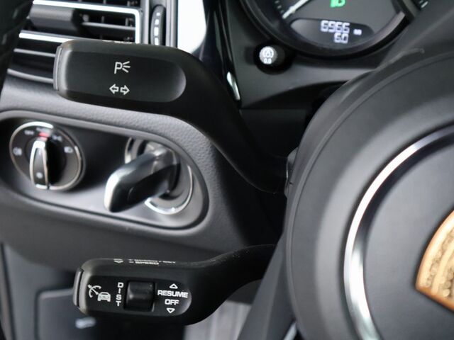 2024 Porsche Macan  Merriam KS