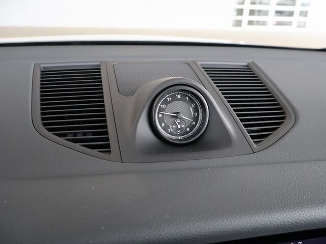 2024 Porsche Macan  Merriam KS