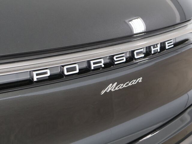 2024 Porsche Macan  Merriam KS