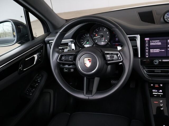 2024 Porsche Macan  Merriam KS