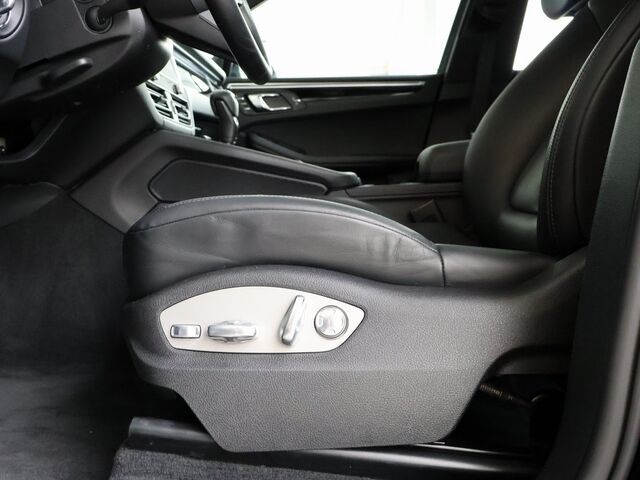2024 Porsche Macan  Merriam KS
