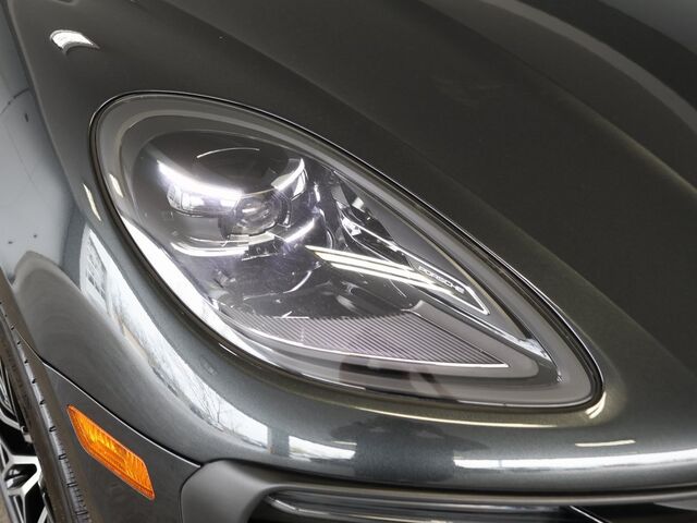 2024 Porsche Macan  Merriam KS