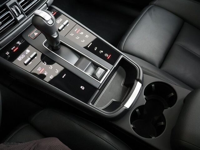 2024 Porsche Macan  Merriam KS