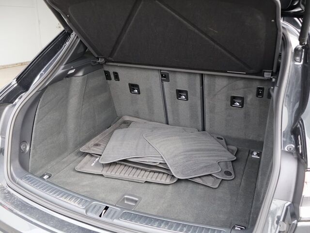 2024 Porsche Macan  Merriam KS