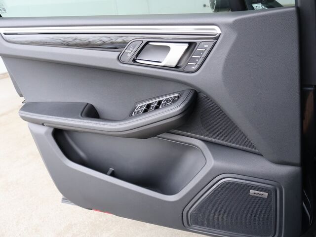 2024 Porsche Macan  Merriam KS