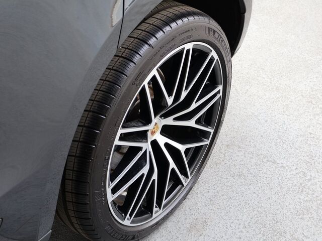 2024 Porsche Macan  Merriam KS