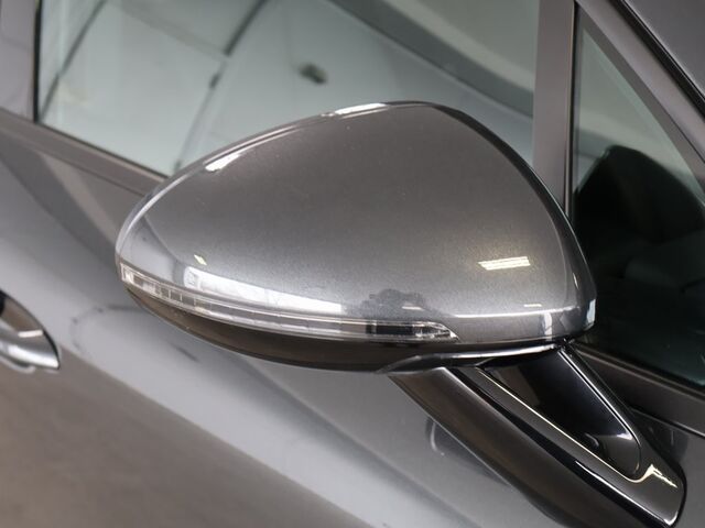 2024 Porsche Macan  Merriam KS