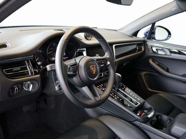 2024 Porsche Macan  Merriam KS