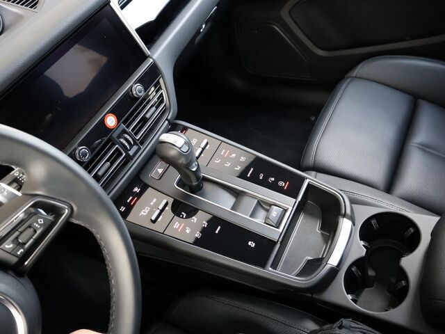 2024 Porsche Macan  Merriam KS