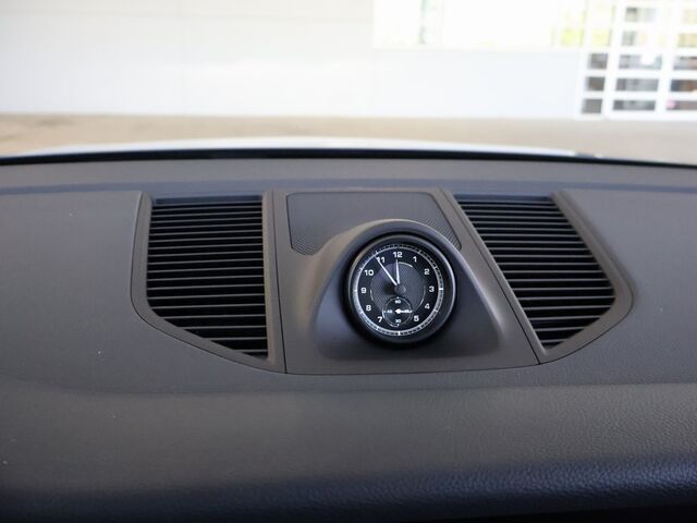 2024 Porsche Macan  Merriam KS