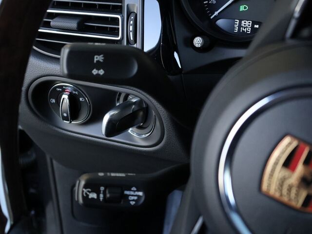 2024 Porsche Macan  Merriam KS