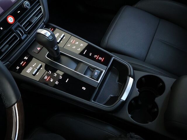 2024 Porsche Macan  Merriam KS