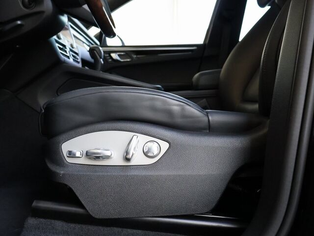 2024 Porsche Macan  Merriam KS
