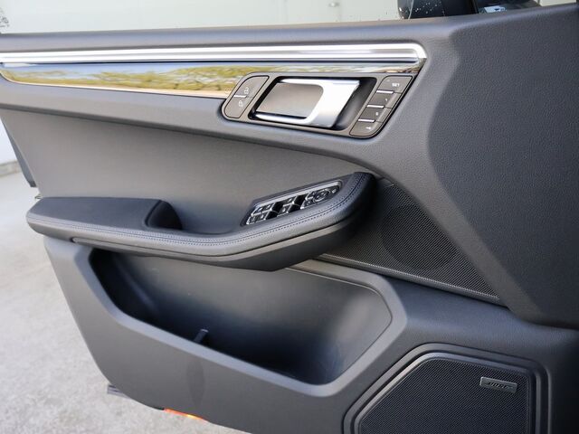 2024 Porsche Macan  Merriam KS