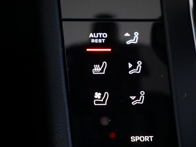 2024 Porsche Macan  Merriam KS