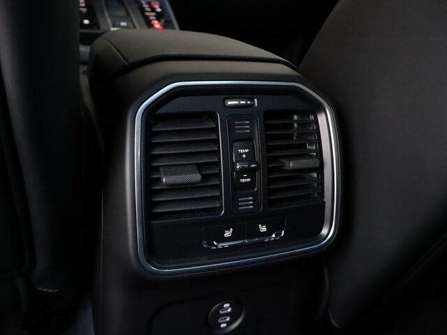 2024 Porsche Macan  Merriam KS