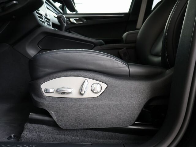 2024 Porsche Macan  Merriam KS