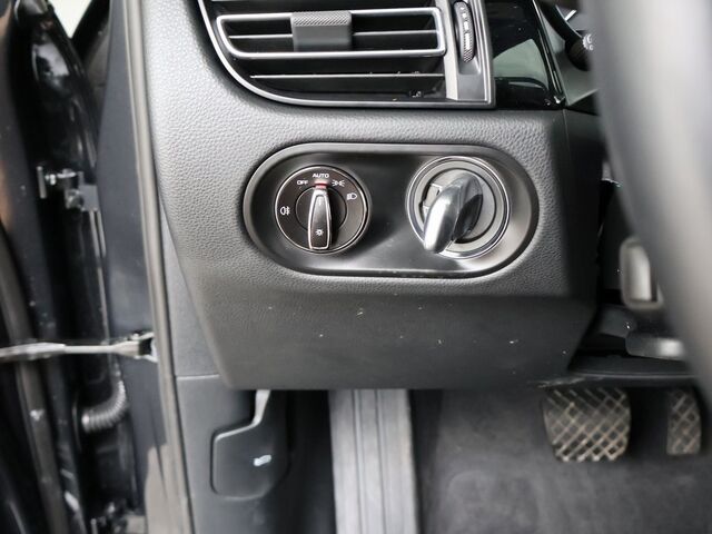 2024 Porsche Macan  Merriam KS