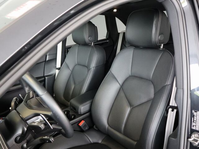 2024 Porsche Macan  Merriam KS