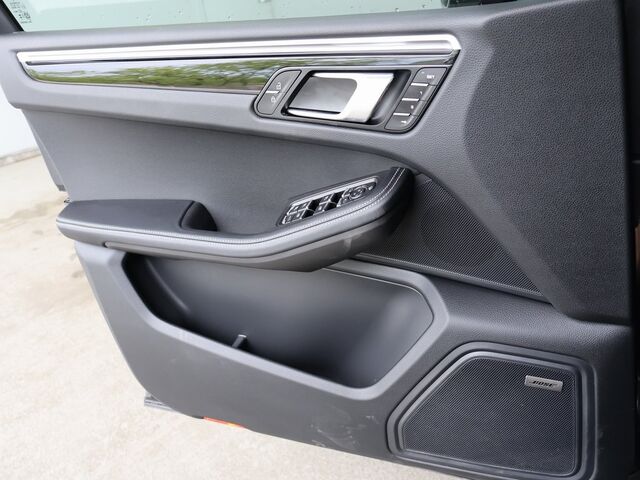 2024 Porsche Macan  Merriam KS