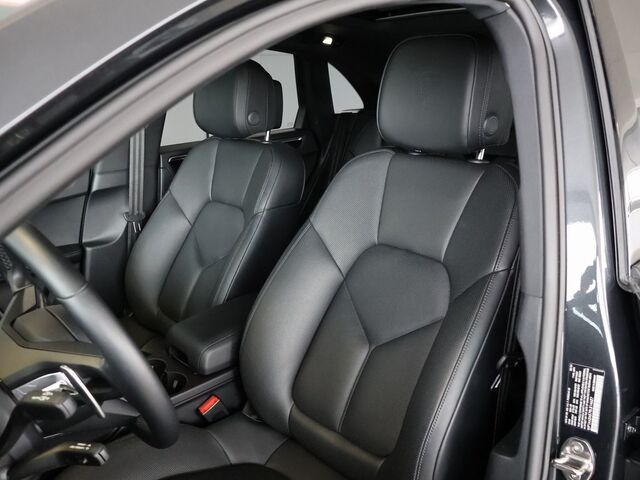 2024 Porsche Macan  Merriam KS