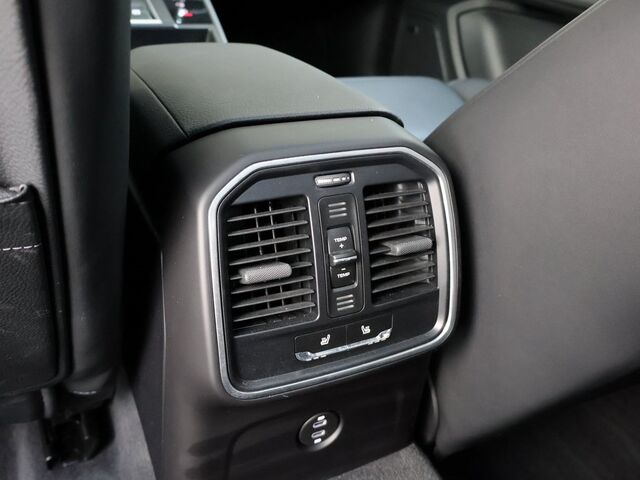 2024 Porsche Macan  Merriam KS