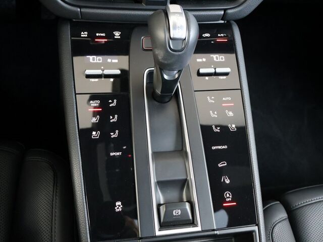 2024 Porsche Macan  Merriam KS